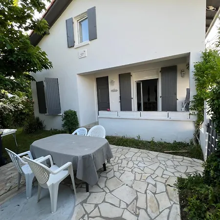 Casa de Férias Maison 8 Pers à 900 M De La Au Calme